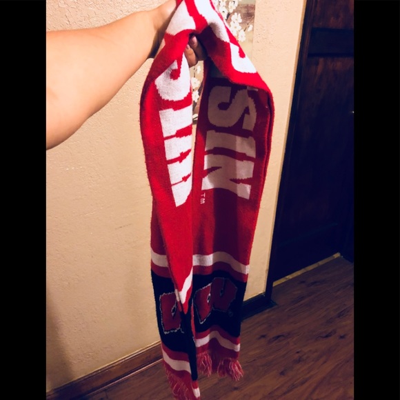 Wisconsin long scarf 🧣 - Picture 5 of 5